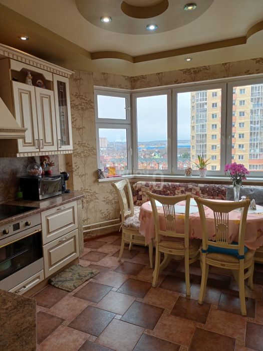 3-комн. квартира, 75.7 кв.м.
